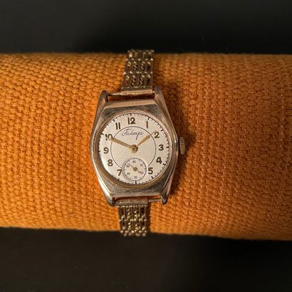 null 
FLODEGA POBEDA RUSSE 

Vers 1950. 

Réf : 60793. 

Montre bracelet en or rose...