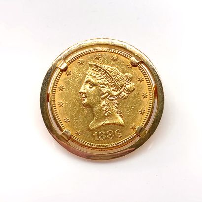 null BROCHE retenant une pièce en or de 10$, datant de 1886. L'avers présente le...