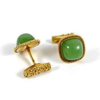 null A PAIR OF HANDLEBARS set with jade cabochons in a twisted gold frame. Textured...
