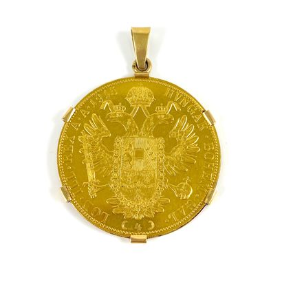 null PENDANT with one coin. Mounted in 18K yellow gold. French work. Diameter : 4...