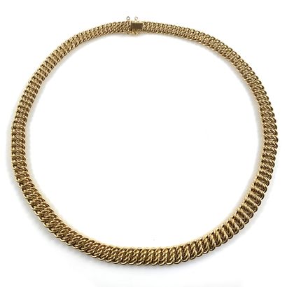 null COLLIER en maille américaine. Monture en or jaune 18K. Sécurité au fermoir....