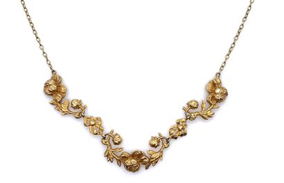 null NECKLACE with floral design and bows. Mounting in 18K yellow gold. French work....