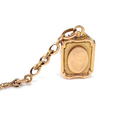 null SOUVENIR NECKLACE holding a medallion (with a glass) opening. Mounted in 18K...