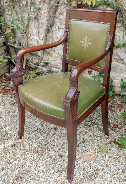 null Pair of mahogany armchairs, the rounded armrests with dolphin neck. They stand...