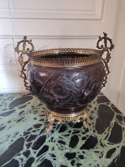 null JAPAN Large bronze CACHE-POT with brown patina and embossed decoration of phoenix...