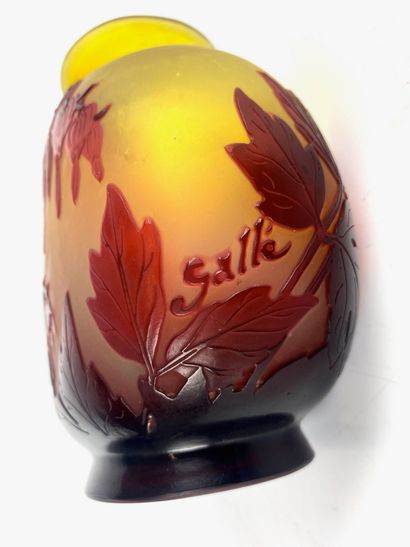 null GALLE Vase of flattened ball form out of engraved glass with floral decoration....