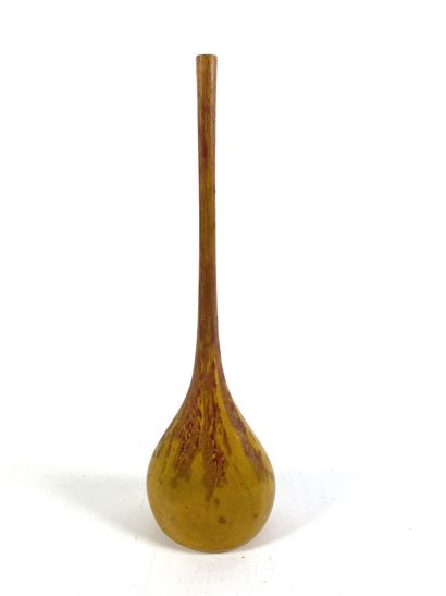 null DAUM NANCY Vase soliflore en verre marbré jaune et rouge Haut : 40 cm ( léger...
