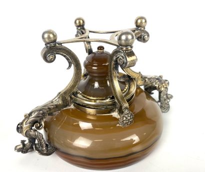 null Pair of silver cups with dragons holding garnets. Agate bowl. Height : 9,5 ...