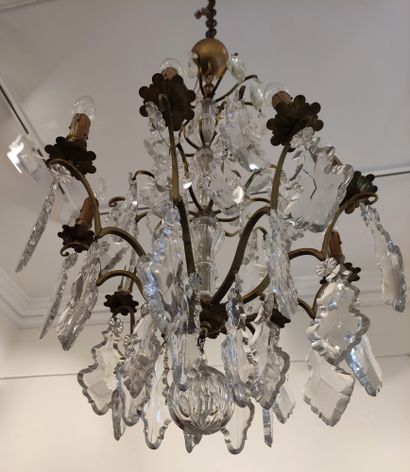 null A gilt brass chandelier with nine moving light arms. End of the 19th century...