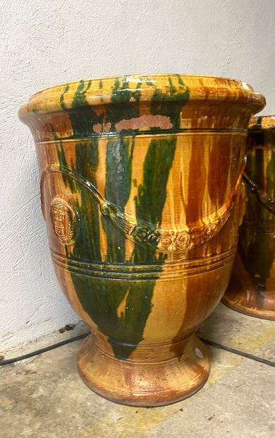 null PAIR OF ANDUZE VASES on a pedestal in brown-green glazed terracotta. Height:...