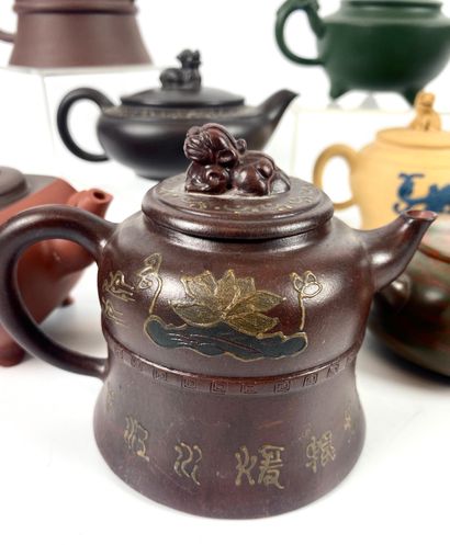 null CHINA Collection of 12 Yixing stoneware teapots 20th century Height : 4 to 13...