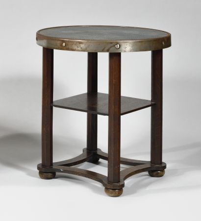 null ART & CRAFT WORK Pedestal table with circular top in hammered metal, on tapered...