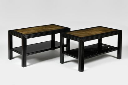 null BIOBJECT Paire de tables basses ou bouts de canapés en bois laqué noir à deux...