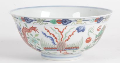 null CHINA, 20th CENTURY Doucai style porcelain and enamel bowl, decorated inside...