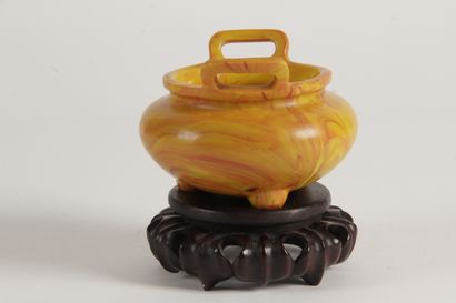 null Brûle-parfum tripode en verre de Pékin rubané, aux couleurs fondues jaune, orange...