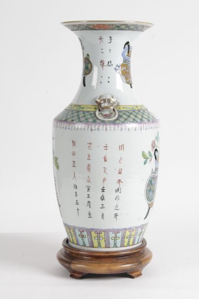 null CHINA, END OF THE 19th CENTURY Porcelain and polychrome enamel baluster vase,...