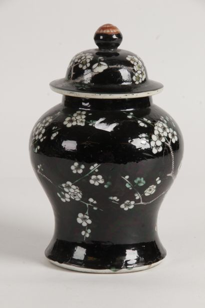 CHINA, 20th CENTURY Small porcelain covered...
