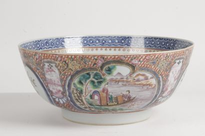null China, Compagnie des Indes, 18th century Large porcelain punch bowl with "Mandarin...