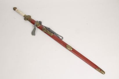 null Chine, début XXe siècle Épée votive, la lame droite incisée sur les deux faces...