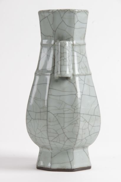 null CHINA, LATE 19th-early 20th CENTURY Celadon-glazed porcelain vase, octagonal...