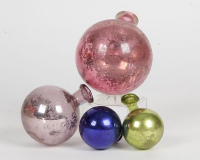 null 4 decorative eglomerated glass balls from Fluhli, Switzerland, circa 1830, used...