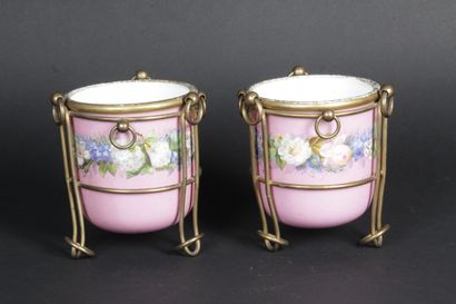 PORCELAIN OF PARIS. Pair of pink porcelain...