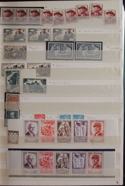 null O/*/** 9 classeurs, France : stock timbres + faciales + courrier. TB