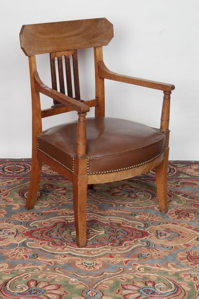 null Restoration period mahogany armchair, openwork back with a band and bar, ringed...