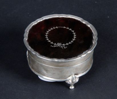 null ROUND BOX, with hinged lid in bakelite tortoiseshell style, English silver plated...