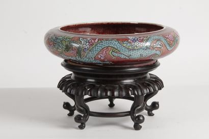 null CHINA, FIRST HALF OF THE 20th CENTURY Porcelain bowl with curved wall and re-entrant...