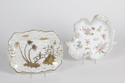 null TWO PORCELAIN COUPLES, one with gilded Chinese decoration, the other with polychrome...