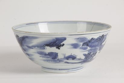 null China, Ming period, Tianqi period, 17th century Blue-white porcelain bowl, the...