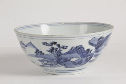 null China, Ming period, Tianqi period, 17th century Blue-white porcelain bowl, the...