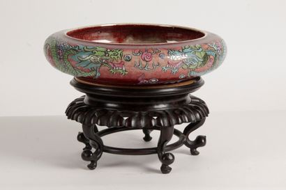 null CHINA, FIRST HALF OF THE 20th CENTURY Porcelain bowl with curved wall and re-entrant...