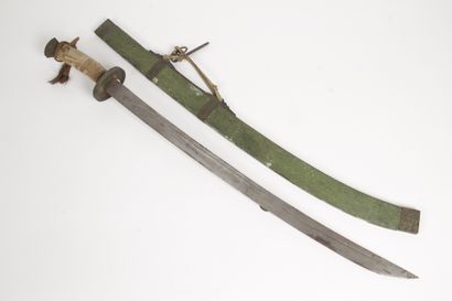 null China-Vietnam, 19th century Sword with curved steel blade with two grooves on...
