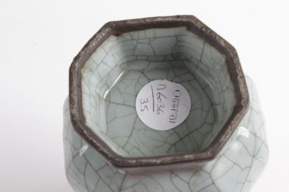 null CHINA, LATE 19th-early 20th CENTURY Celadon-glazed porcelain vase, octagonal...