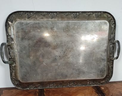 null Tray with silver plated handles decorated with pampers. 19th century Length...