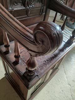 null BEAUTIFUL CHAIR with high back in walnut carved in high relief, the lower part...