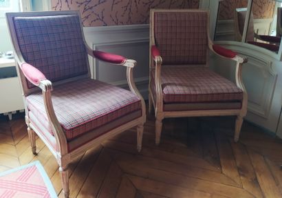 null Pair of square back armchairs in cream lacquered wood and resting on four tapered...