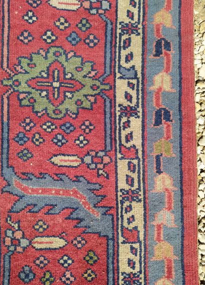  TURQUIE Important tapis SPARTA dans le gout Heriz en laine polychrome. Vers 1930...