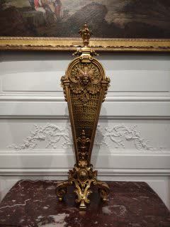 null PARE-FEU en bronze doré de forme éventail Epoque Napoléon III Haut : 85 cm