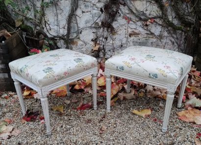 null Pair of white lacquered wood TABOURETS resting on four tapered legs with flutes,...