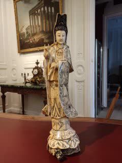 null CHINA Guan Yin in engraved and painted bone veneer. 20th century Height : 53...