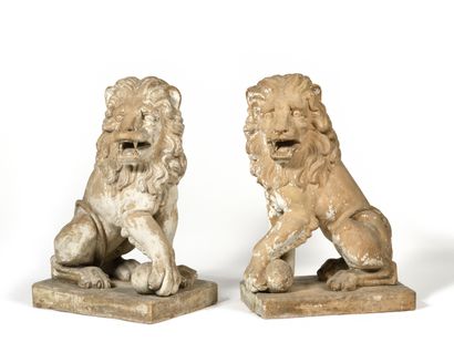 Pair of lions in terracotta. They are seated,...