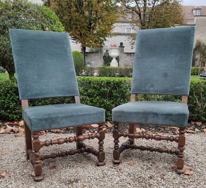 null Pair of high-backed walnut chairs with turned baluster legs, front legs resting...