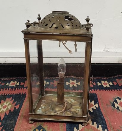 null Brass LANTERN with a mobile handle. XVII/XVIIIth century Height : 43 cm - Width...