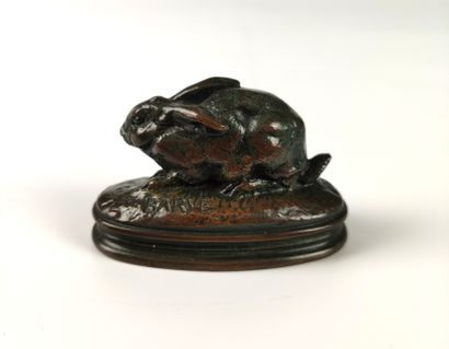 null Antoine-Louis BARYE (1795 - 1875) Lapin oreilles baissées Bronze à patine brune...