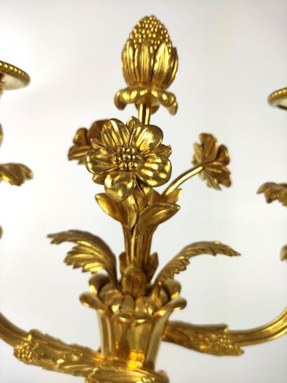 null A PAIR OF CANDELABRES in ormolu and chased the conical shaft ending with two...