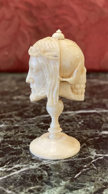 A carved ivory CHAPELET with a double face...