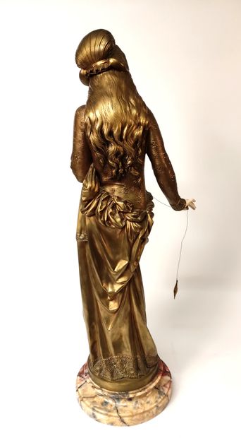 null Albert-Ernest CARRIER-BELLEUSE (1824-1887) La fileuse Bronze chryséléphantine...